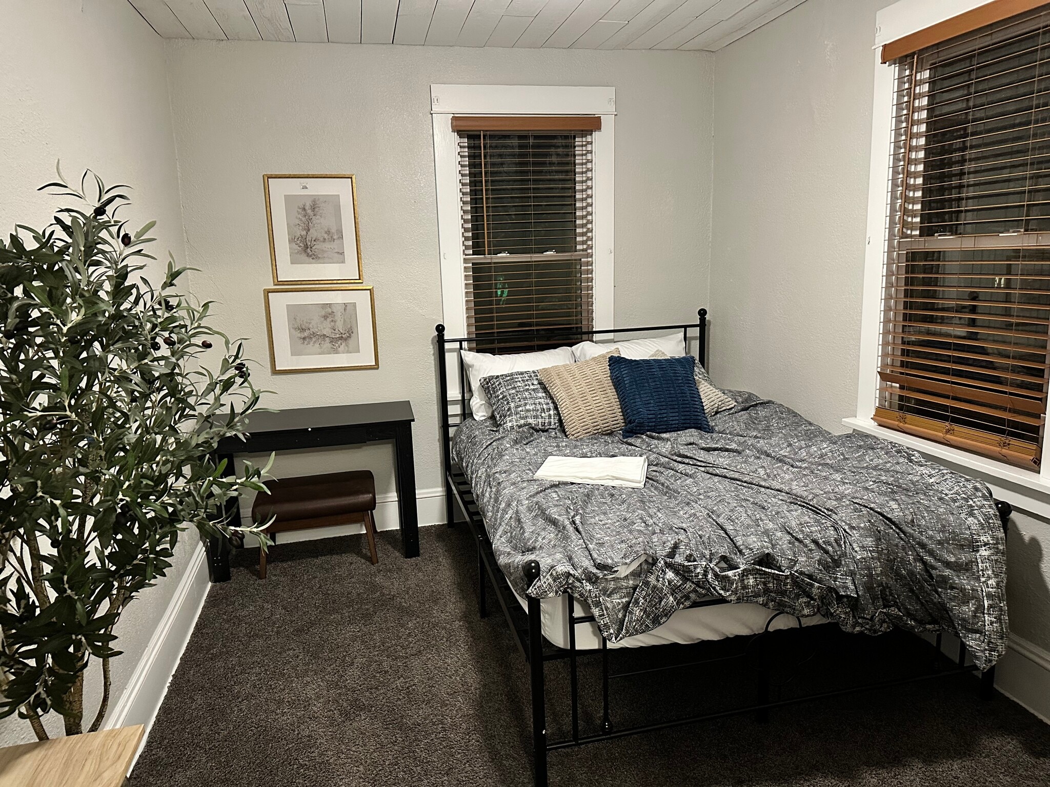 Building Photo - 800 37th Ave NE