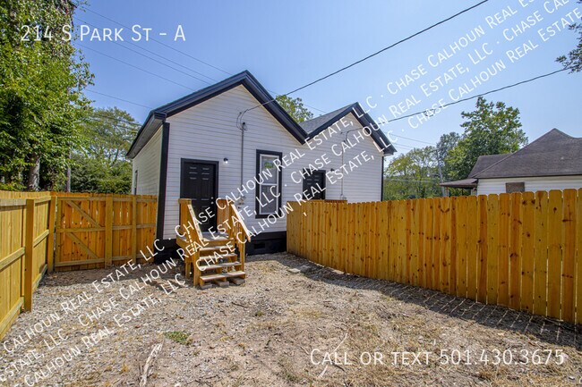 Building Photo - 214 S Park St