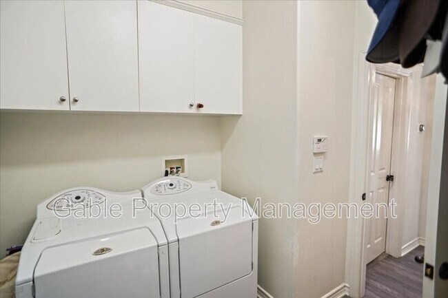 Building Photo - 26155 Lone Rock Ct