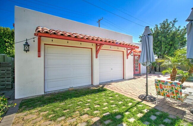 Building Photo - 1310 W Lynwood St