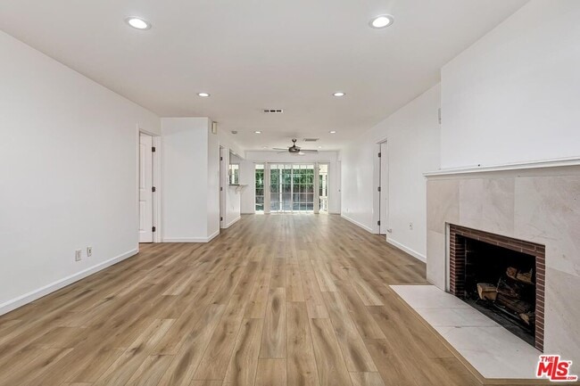 Building Photo - 12120 Aneta St