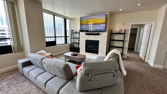 Building Photo - 450 N Arlington Ave