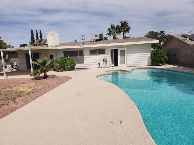 Building Photo - A Fabulous 3 Bedroom Single Story Home with a Pool/Spa.