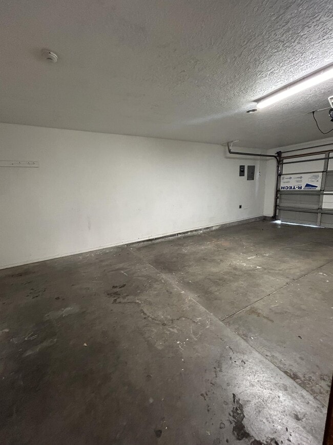 Building Photo - 6101 Equestrian Dr NW