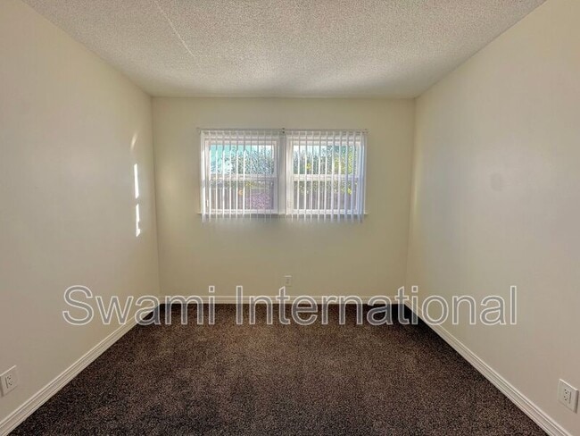 Building Photo - 1820 Avenida Estudiante