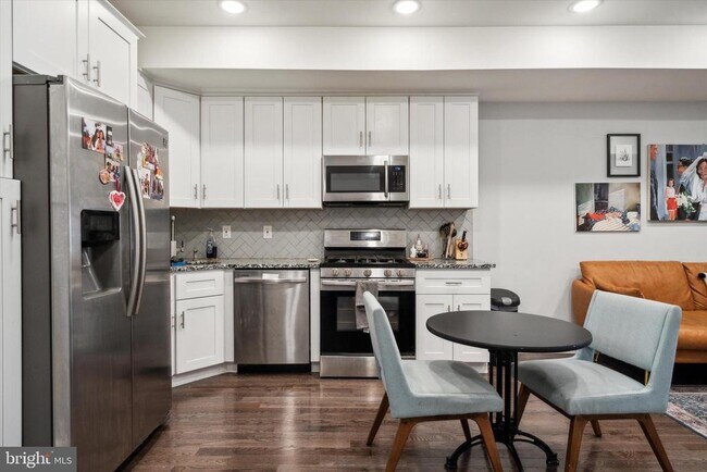 Building Photo - 818 N 16th St