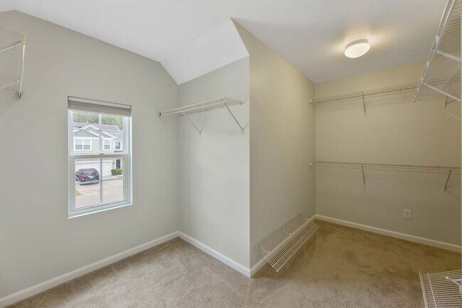 Building Photo - Welcome Home!!! Beautiful 3b 2.5b in Masse...