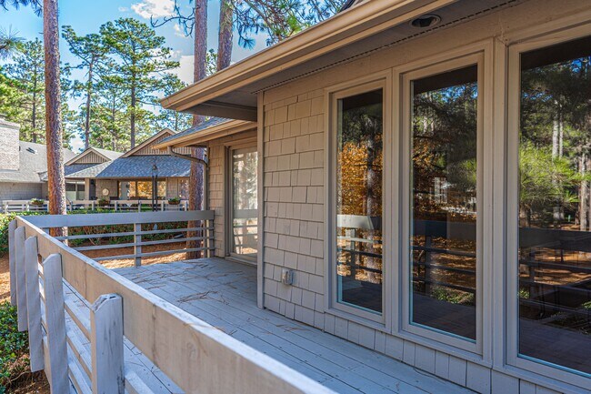 Building Photo - 285 Sugar Gum Ln