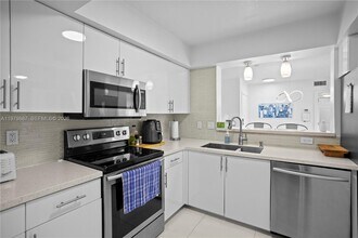 Building Photo - 529 E Sheridan St