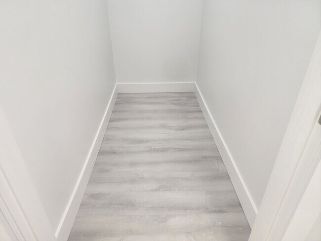 Building Photo - 2 BLOCKS FROM BEACHMONT TRAIN STATION CALL FOR COST DETAILS