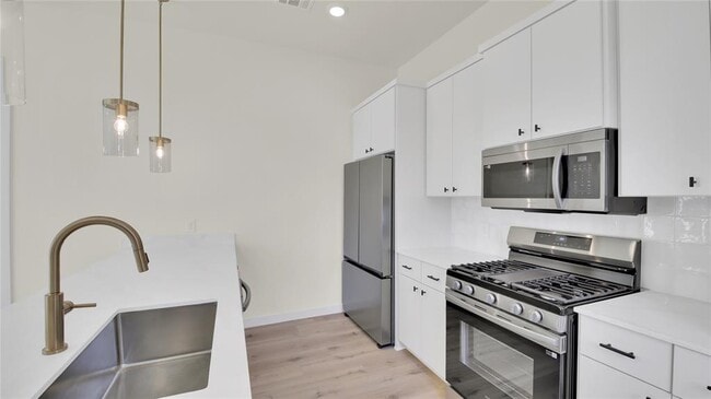 Building Photo - 6802 Montana St