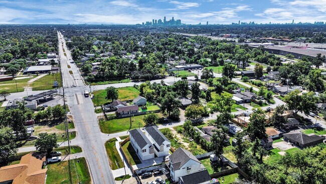Building Photo - 4133 E Toliver St