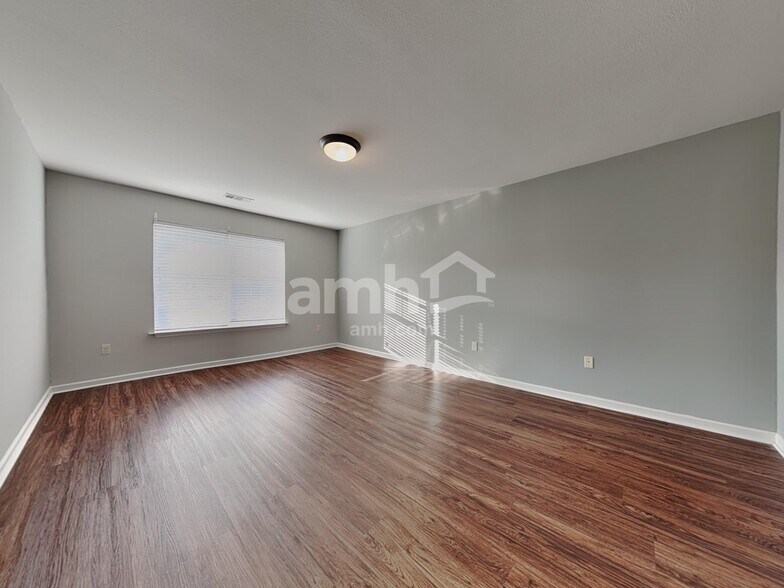 Building Photo - 2400 Ancient Oak Ln