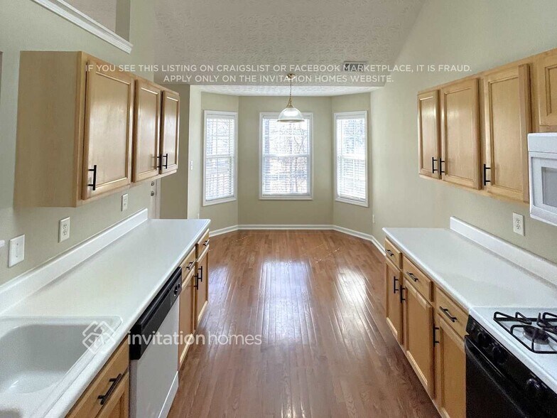 Building Photo - 695 James Ridge Dr