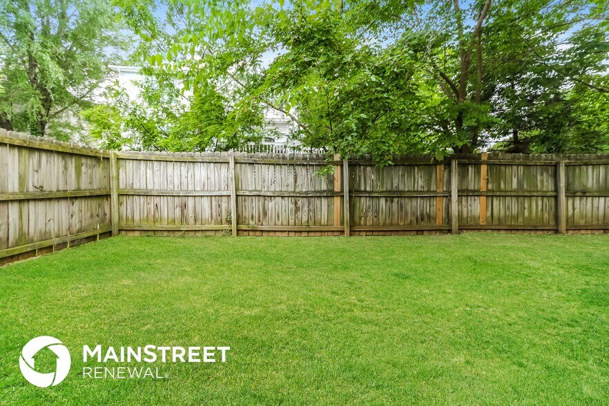 Building Photo - 10418 Pinoak View Dr