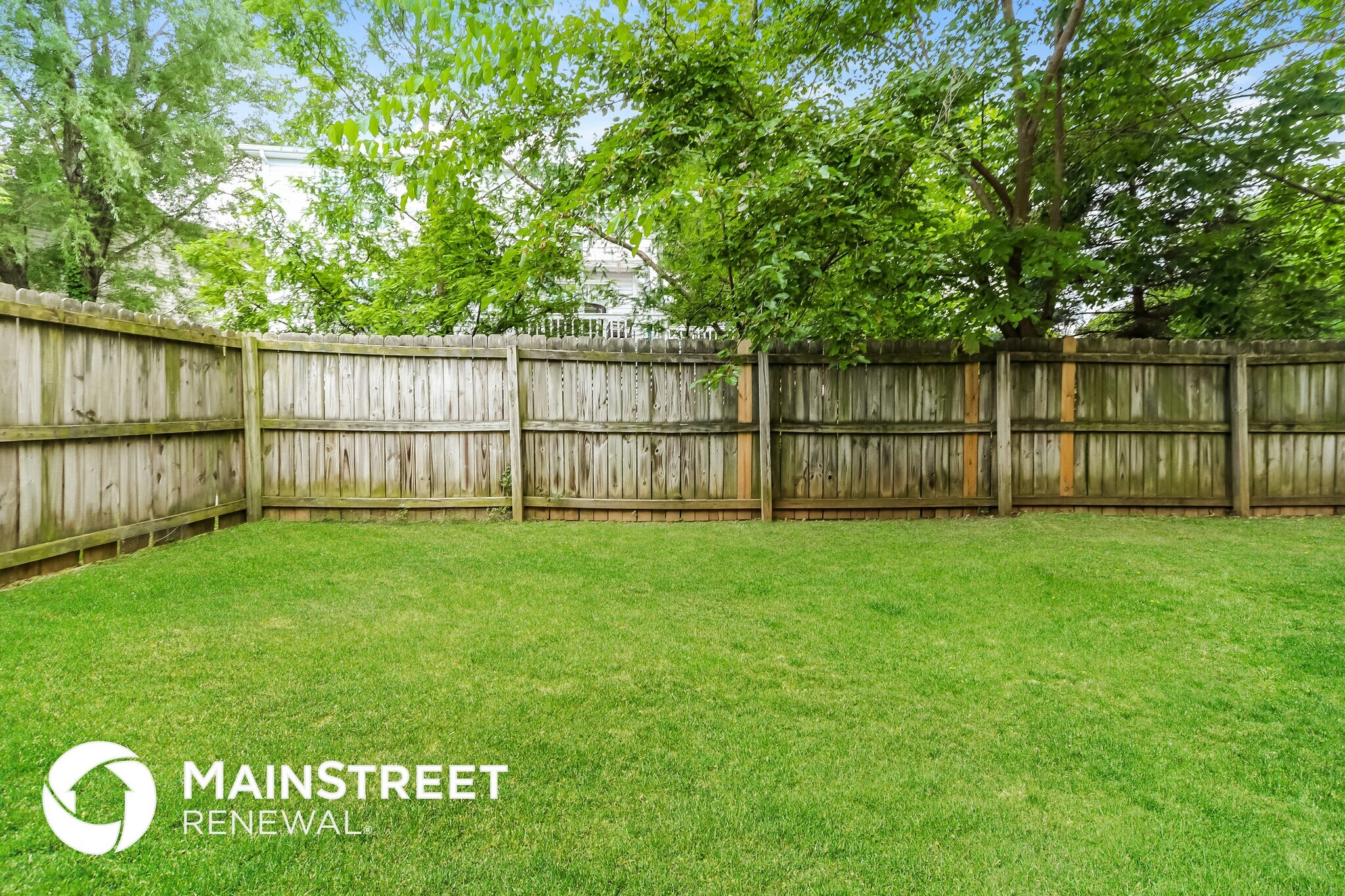 Building Photo - 10418 Pinoak View Dr