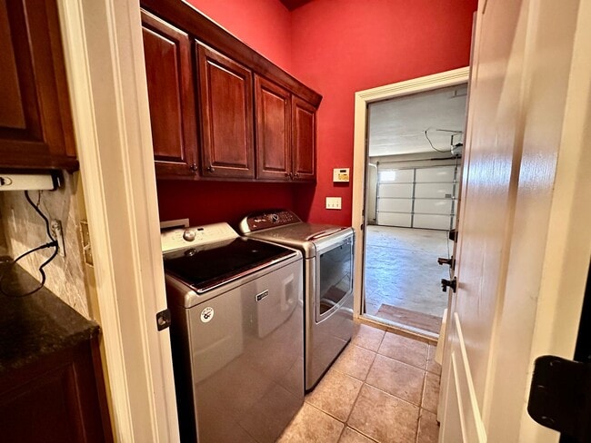 Building Photo - Charming 3-Bedroom Home with View in Moore, OK - Move In Deposit-Free! (If Qualified)