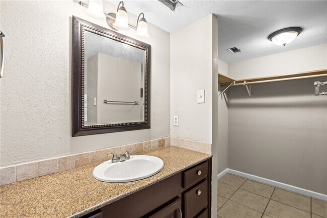 Building Photo - 11 Rock Creek Dr