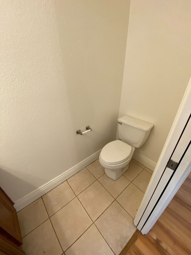 Building Photo - Quiet IB Townhome for Rent!