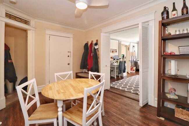 Building Photo - 704 Washington St