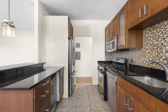 Building Photo - 340 Fairmount Ave