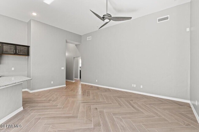 Building Photo - 913 Ada Ln