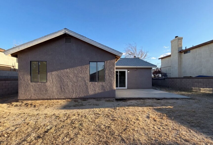 Building Photo - 2553 E Ave J 4