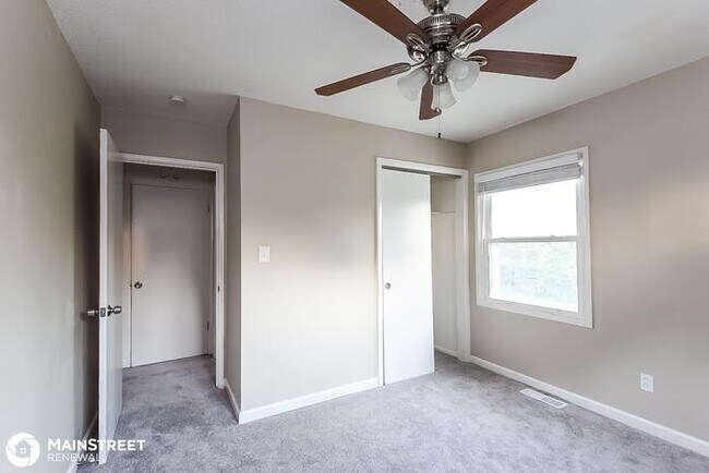 Building Photo - 7403 E 49TH TERR, Kansas City, MO 64129