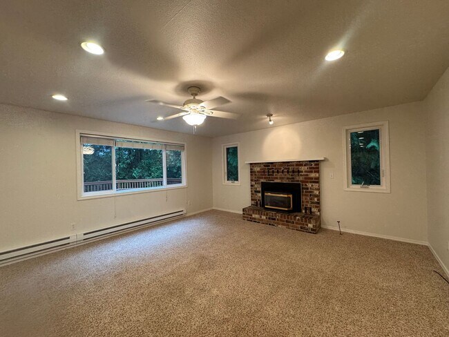 Building Photo - Home Sweet Home! 2 bedroom in Gig Harbor!