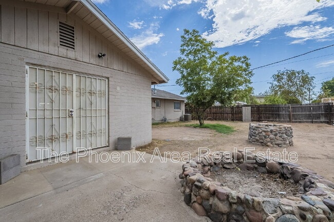 Building Photo - 787 W Flint St