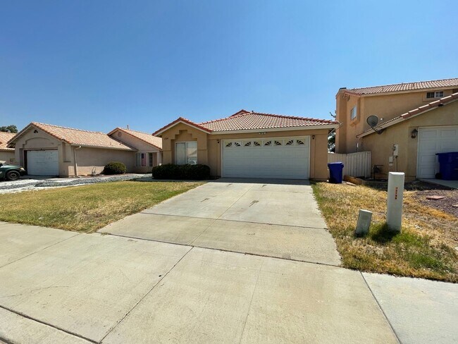 Building Photo - Victorville- Refurbished 2 Bedrooms 2 Bathrooms, New Laminate Floors