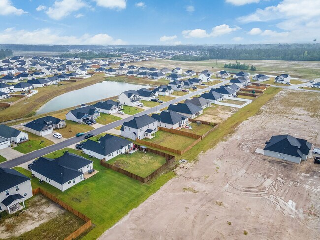 Building Photo - 917 Uplands Ln