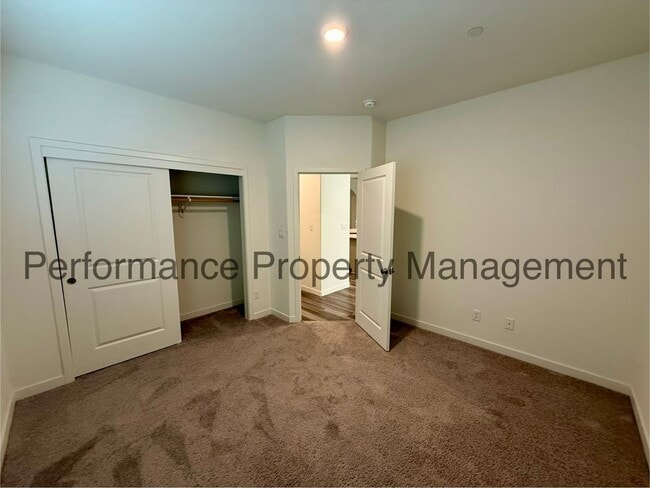 Building Photo - Stunning 4 Bed/3 Bath Belcourt Seven Oaks Home w/ $0 Deposit Option & More