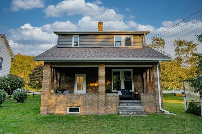 Building Photo - 58 Levels Rd