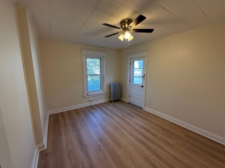 Building Photo - 133 S 15th St