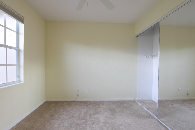 Building Photo - 407 SW Walking Path