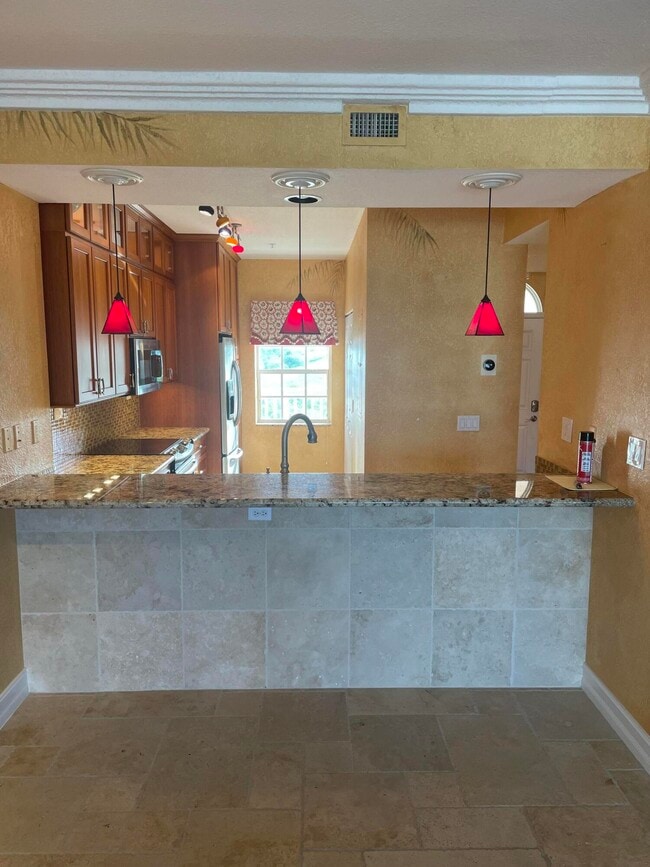 Building Photo - 5605 College Rd