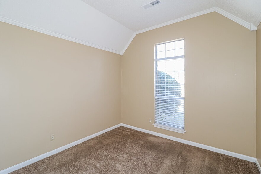 Building Photo - 7101 Market Square Dr