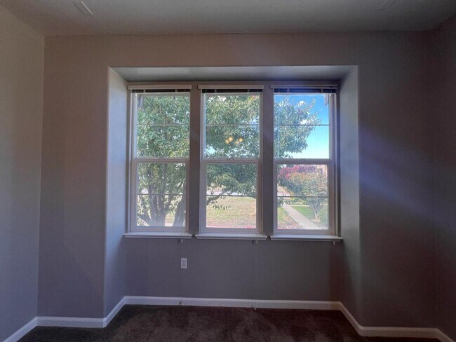 Building Photo - 427 Anchor Ln