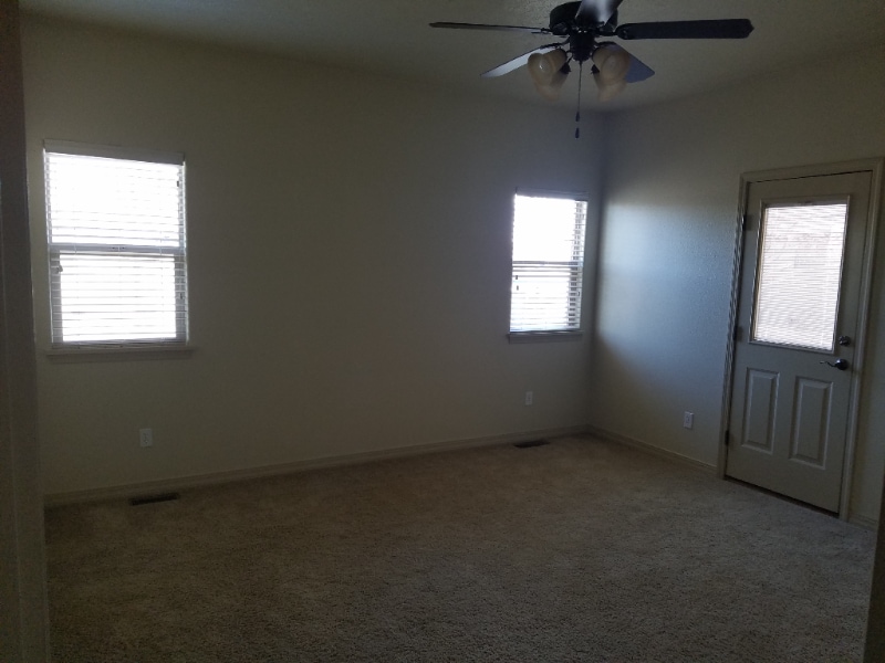 Building Photo - 725 Woodridge Court