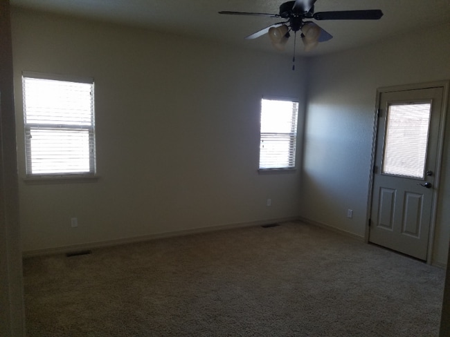 Building Photo - 725 Woodridge Court