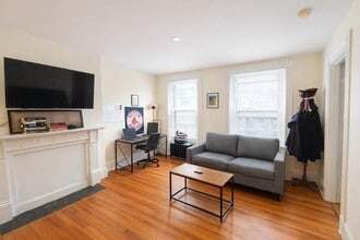 Building Photo - 217 Newbury St