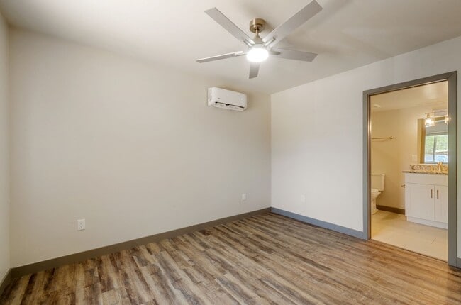 Building Photo - 1720 E Edison St