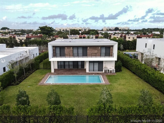 Building Photo - 16580 Sunset Way