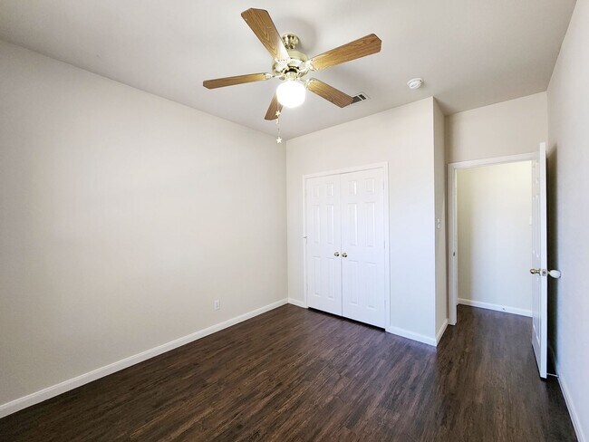 Building Photo - 1503 Cedar Park Dr