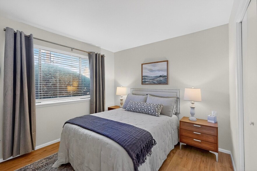 Building Photo - 6093 McKinney Dr NE