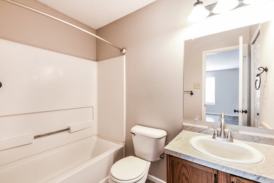 Building Photo - 14390 Black Farm Dr
