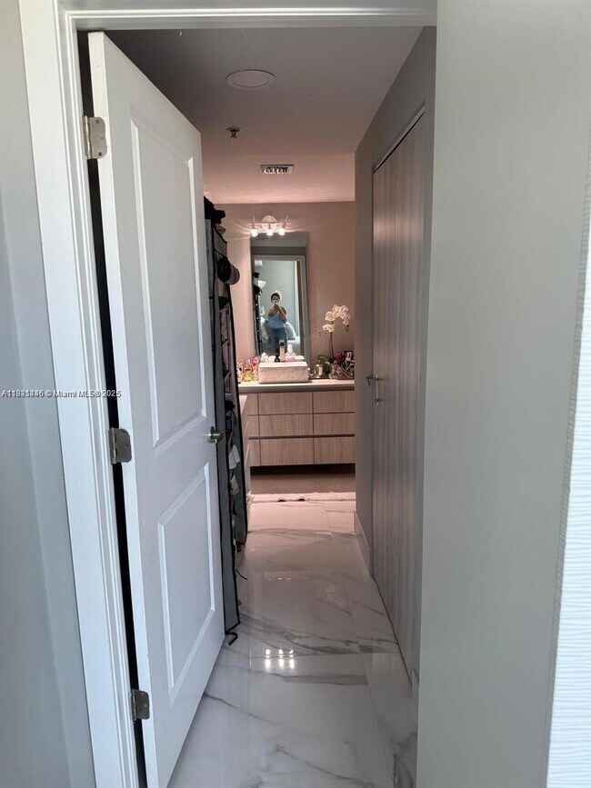 Building Photo - 275 NE 18th St