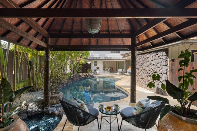 Building Photo - Large 6 Bedroom/5 Bathroom Home on Quiet Kailua Private Lane with Heated Pool and Spa Available 8...