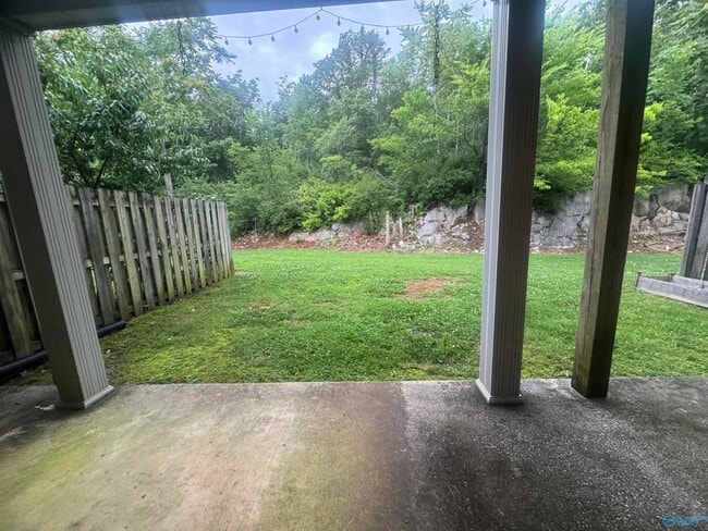 Building Photo - 208 Treetop Dr SE
